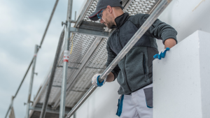 Worker without proper PPE on Scaffolding
